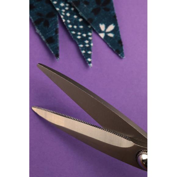 Tijeras para Telas con Hoja Dentada <br> Bohin Serrated Quilting Scissors 6.75"