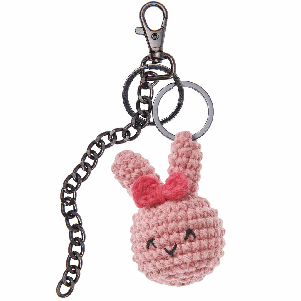 Libro de patrones Ricorumi "Rico Chingus" de Rico Design, mostrando varios amigurumis pequeños estilo kawaii tejidos a crochet.