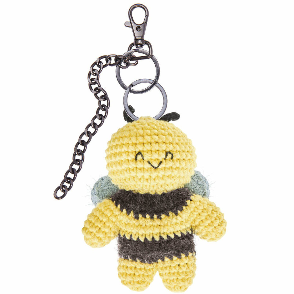 Libro de patrones Ricorumi "Rico Chingus" de Rico Design, mostrando varios amigurumis pequeños estilo kawaii tejidos a crochet.