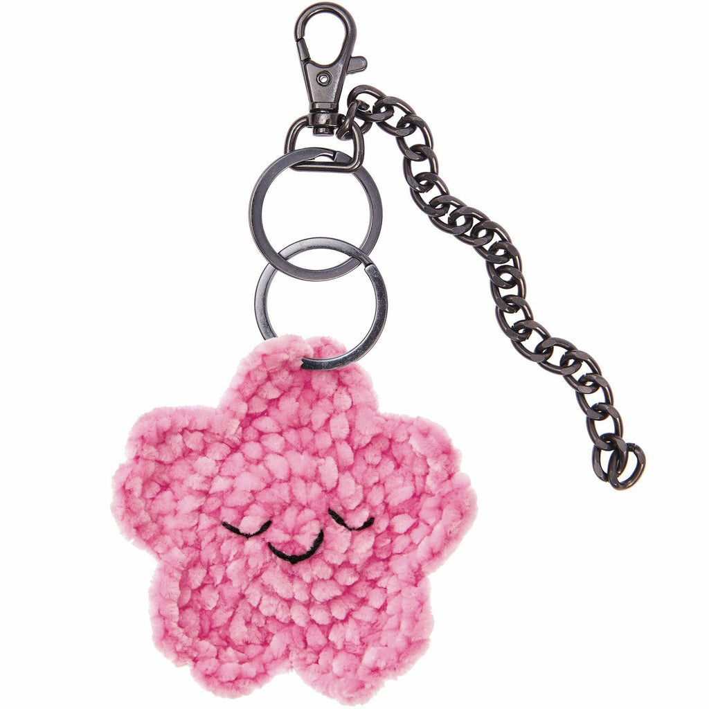 Libro de patrones Ricorumi "Rico Chingus" de Rico Design, mostrando varios amigurumis pequeños estilo kawaii tejidos a crochet.