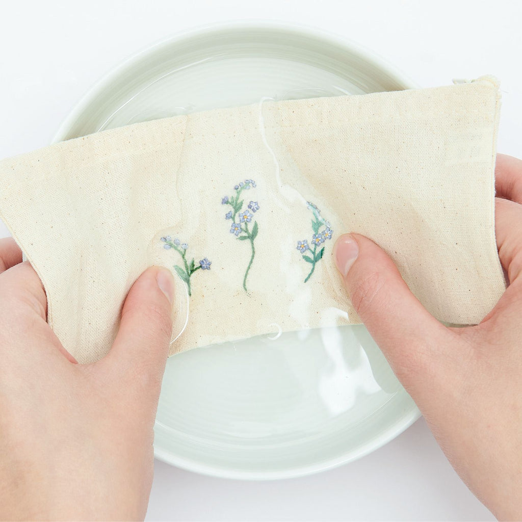 Kit de Bordado Stick and Stitch <br> Flowers and Bee