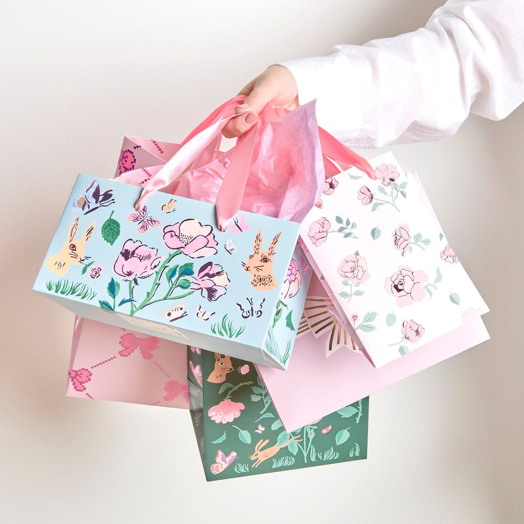 Bolsa de Regalo Chica <br> Colección "Prado Primaveral" Celeste - 22 x 12 x 12 cm