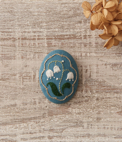 Kit de Bordado Prendedor Botánico  