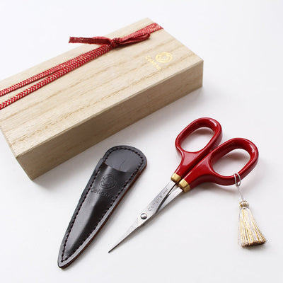 Tijera con Mango Lacado 