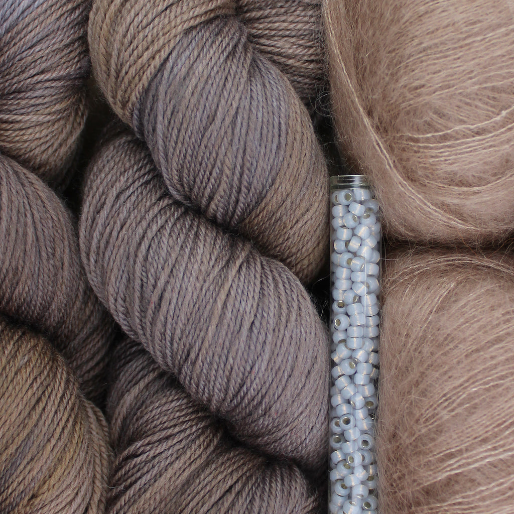 Kit de Tejido Pañoleta "Only Leaves" de Pope Vergara