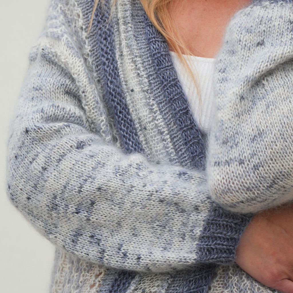 Kit de Tejido "Waves Cardigan" de Pope Vergara <br> Versión Isager - Elegir Color