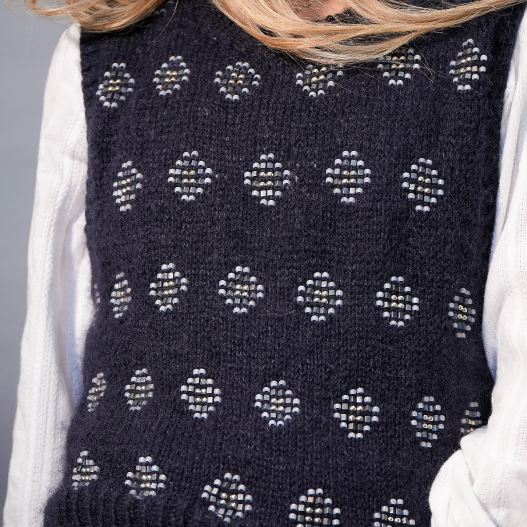 Kit de Tejido "Circle Vest" de Pope Vergara <br> Versión Mitad Mostacillas