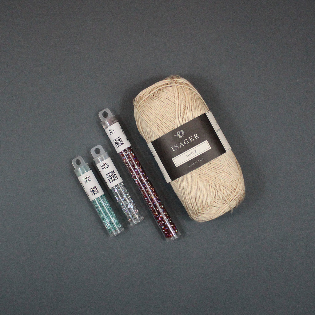 Kit de Hilados "Something on Your Raglan Tee"" de Pope Vergara <br> Trio 2 de Isager color Linen