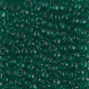 Mostacillas de vidrio japonesas Miyuki calibradas 6/0 en color verde esmeralda. Acabado transparente brillante, ideales para tejido con mostacillas, bordado, aplicaciones costura y bisutería artesanal. Cabeza de Alfiler, Chile.