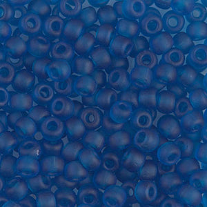 Mostacillas de vidrio japonesas Miyuki calibradas 6/0 en color azul. Acabado mate transparente, ideales para tejido con mostacillas, bordado, aplicaciones costura y bisutería artesanal. Cabeza de Alfiler, Chile.