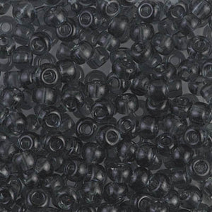 Mostacillas de vidrio japonesas Miyuki calibradas 6/0 en color gris oscuro. Acabado transparente brillante, ideales para tejido con mostacillas, bordado, aplicaciones costura y bisutería artesanal. Cabeza de Alfiler, Chile.