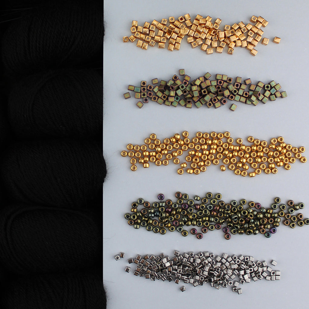 Kit de Tejido Suéter "Gilded Shadows" de Pope Vergara <br> Versión Original Eco Puna Black