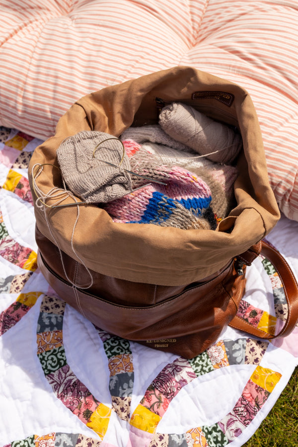 Bolso de Cuero para Proyectos Grande Project 101 de Re:Designed en color Walnut