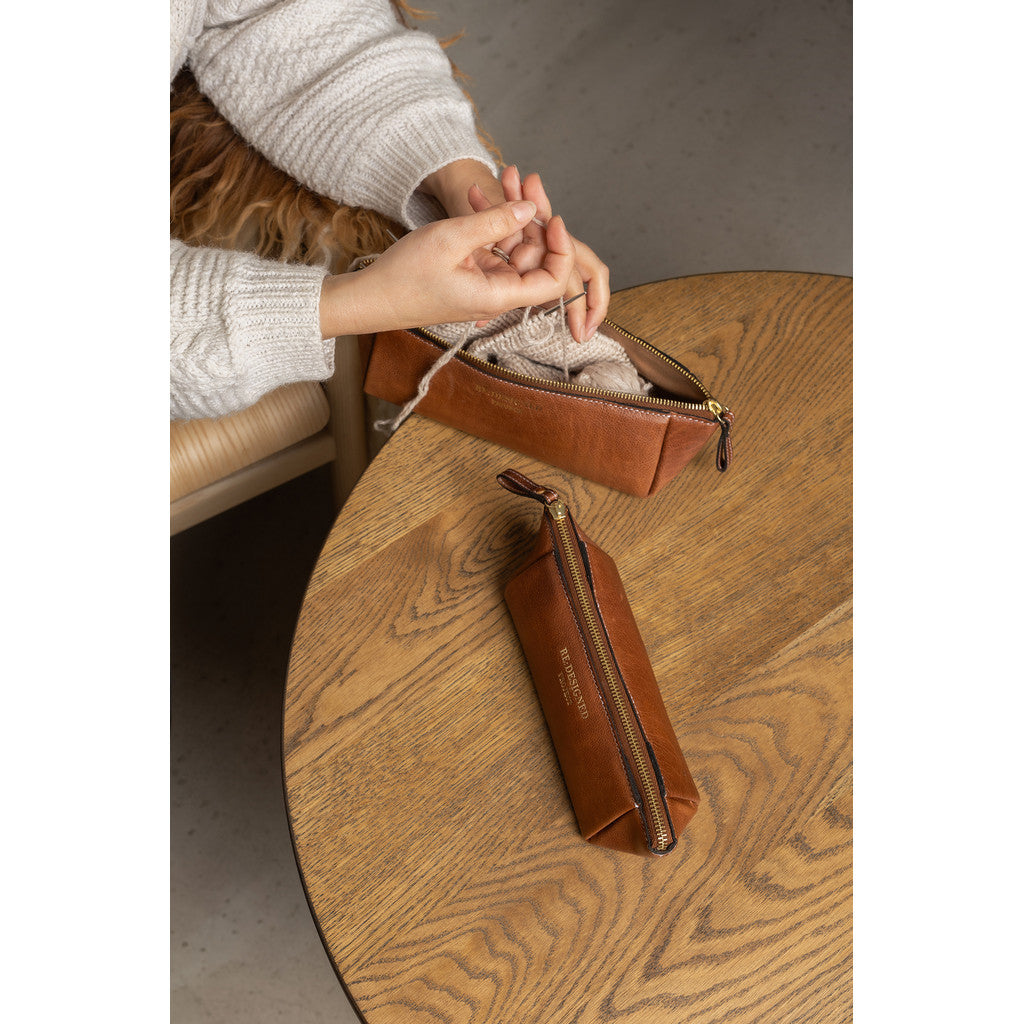 Project 12 <br> Estuche de Cuero Triangular Para Accesorios (Elegir Color)
