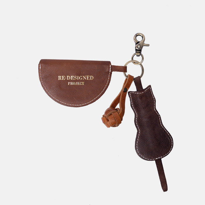 Project 141 <br> Accesorio de Cuero Tipo Llavero Diseño Gato