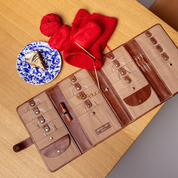 Project 82 <br> Estuche Organizador de Cuero Para Cables y/o Palillos Circulares (Elegir color)