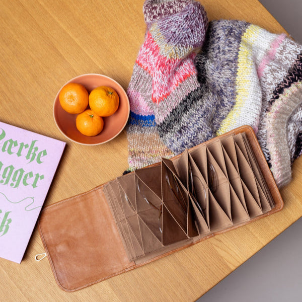 Project 93 <br> Estuche Organizador de Cuero Para Cables y Palillos Circulares (Elegir Color)