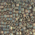 Colección de mostacillas de cristal japonesas Miyuki Cube de 3mm en distintos colores, ideales para crear bisutería geométrica.