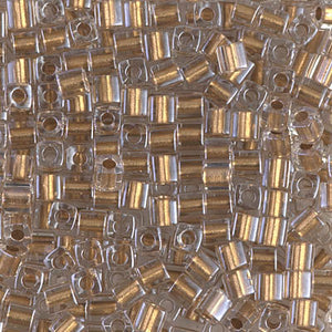 Colección de mostacillas de cristal japonesas Miyuki Cube de 3mm en distintos colores, ideales para crear bisutería geométrica.