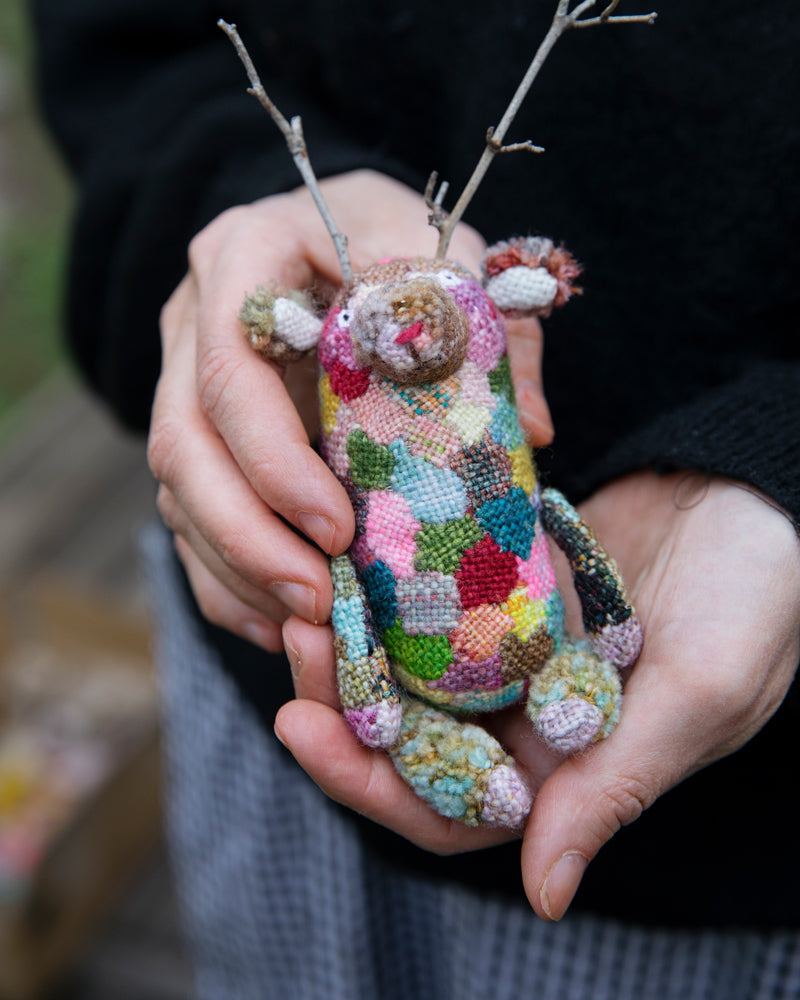 Libro de Bordado Laine "Tiny Friends: A Guide to Mosaic Embroidery" <br> Tomomi Mimura