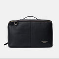 Bolso de proyectos Project 90 de cuero genuino de la marca danesa Re:Designed. Diseño cilíndrico con base plana que se mantiene de pie, ideal para guardar lanas y accesorios de tejido