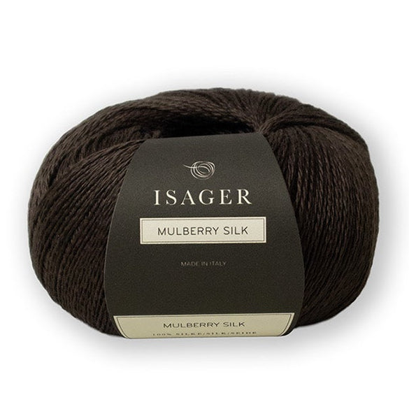 Madeja de hilado Mulberry Silk de la marca danesa Isager, 100% seda pura con hermoso brillo perlado, ideal para tejer chales y acompañar otros hilados a palillos.