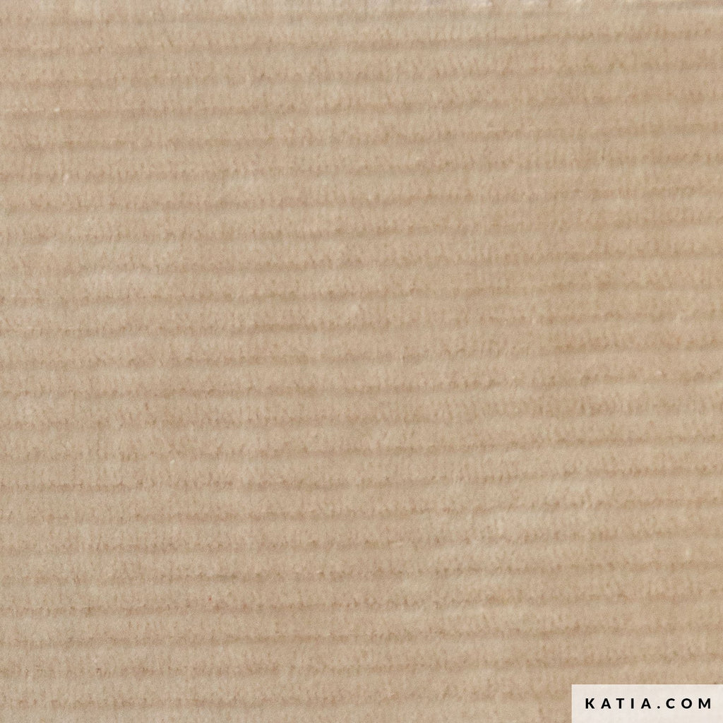Tela de cotelé de punto elástico de Katia Fabrics en color piedra claro, con textura acanalada, ideal para confeccionar pantalones y ropa de invierno.