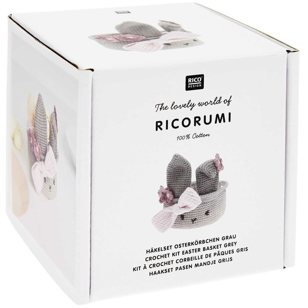 Caja del kit de tejido amigurumi de Rico Design mostrando un pequeño canastito de Pascua tejido a crochet con orejas de conejo y huevitos en tonos pastel.