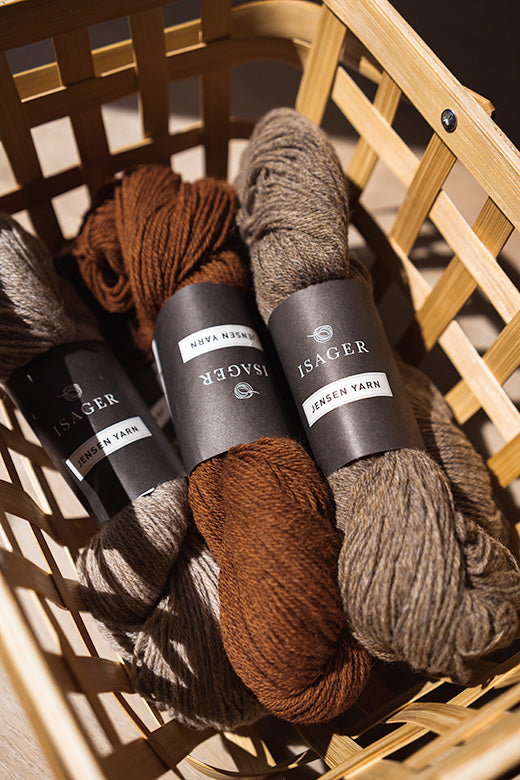 Madeja de lana DK Jensen Yarn de Isager, hilado redondo de tres cabos 100% pura lana natural.