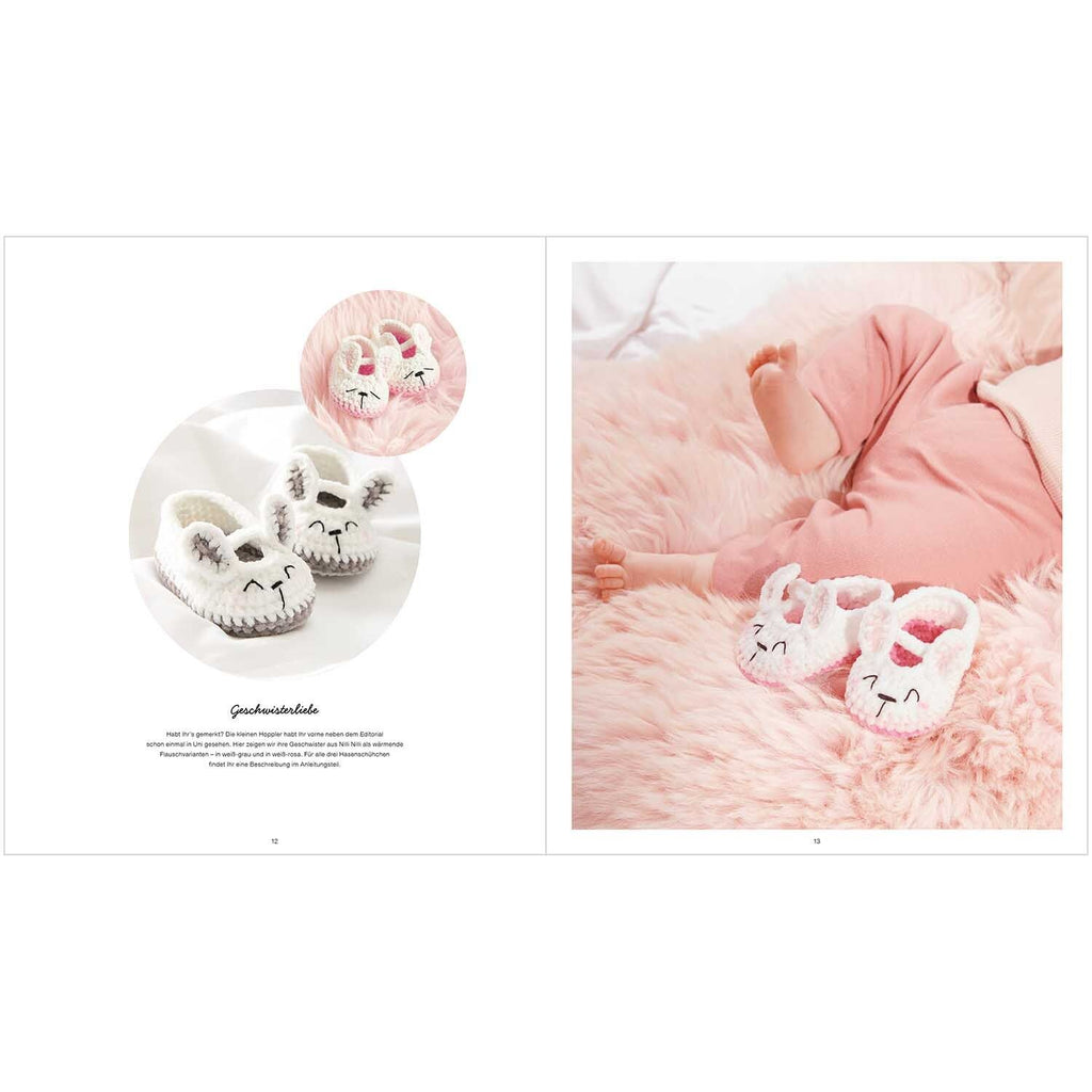 Libro de patrones Ricorumi Baby Booties de Rico Design, mostrando adorables botitas de bebé tejidas a crochet con formas de animalitos.