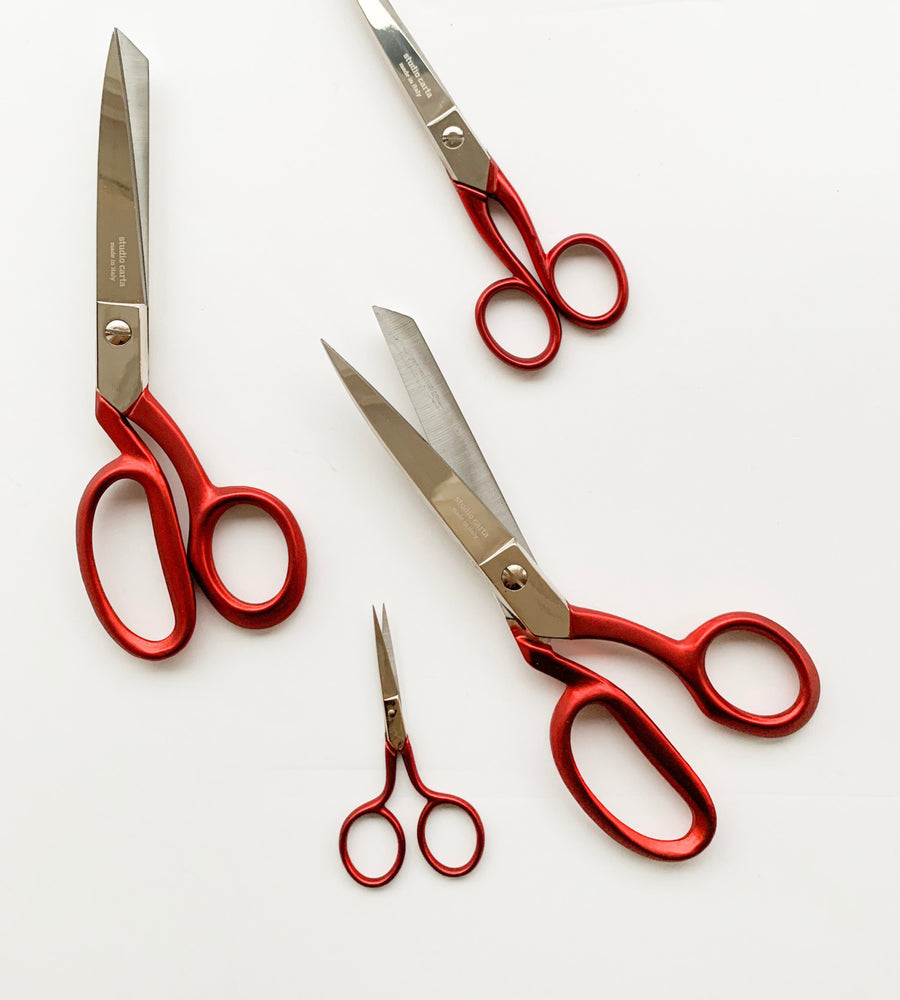 Tijeras Rojas <br> Scarlet Red Scissors Medium 6 1/4"