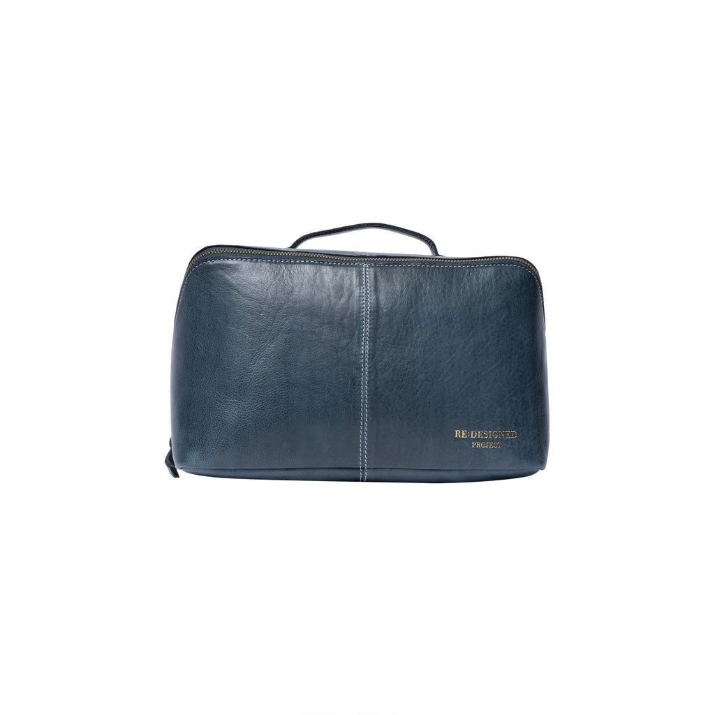Bolso de Cuero para Proyectos L Project 10 de Re:Designed (P010) en color Sapphire Blue – vista frontal