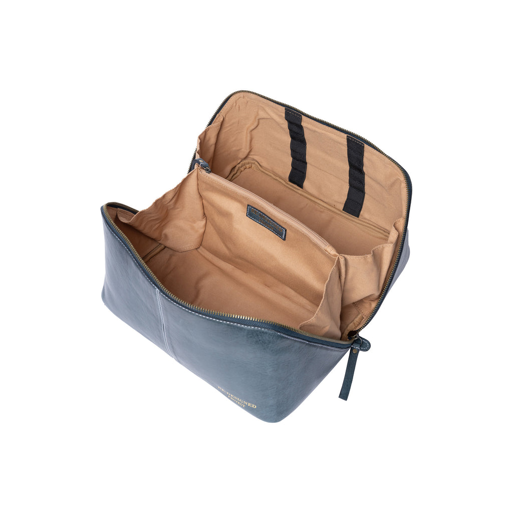 Bolso de Cuero para Proyectos L Project 10 de Re:Designed (P010) en color Sapphire Blue – abierto