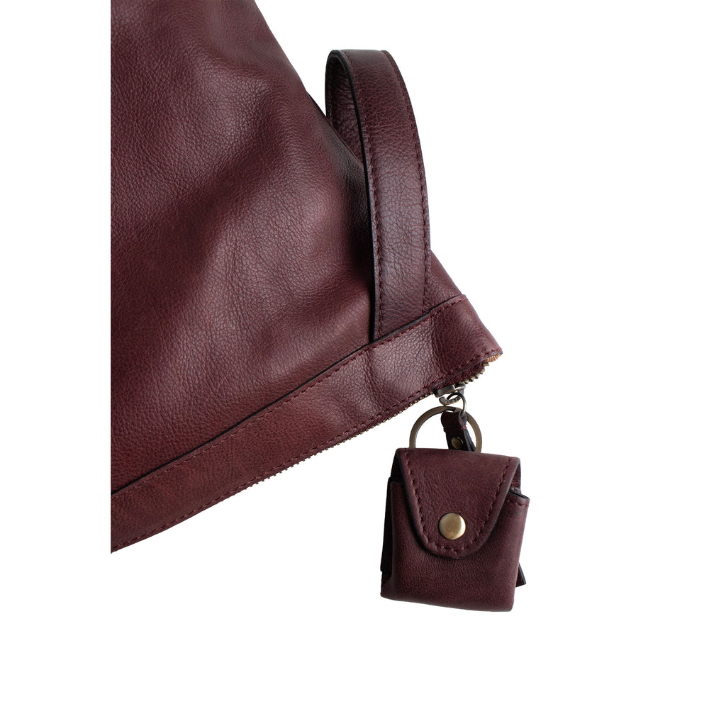 Cartera de Cuero Tipo Clutch para Proyectos (Grande) Project 13 de Re:Designed (P013) en color Dark Cherry – detalle