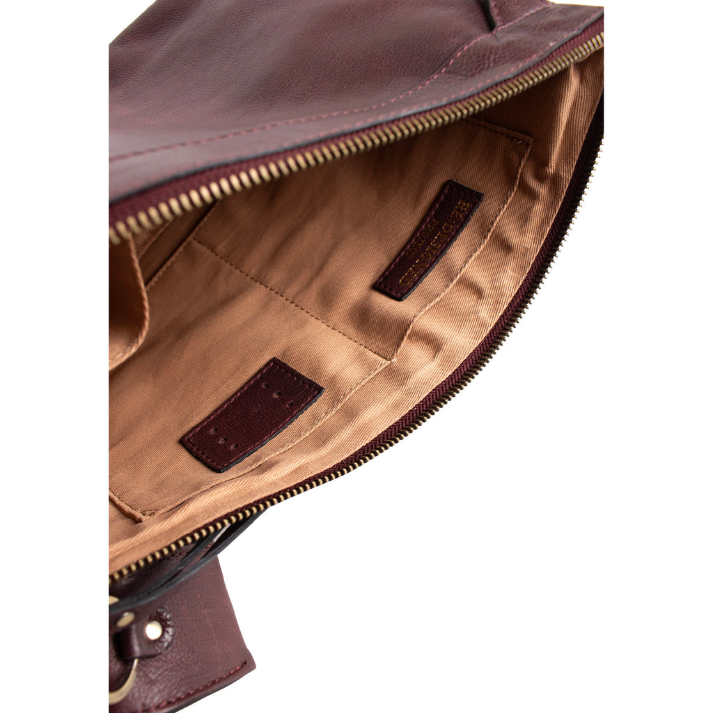 Cartera de Cuero Tipo Clutch para Proyectos (Grande) Project 13 de Re:Designed (P013) en color Dark Cherry – detalle interior