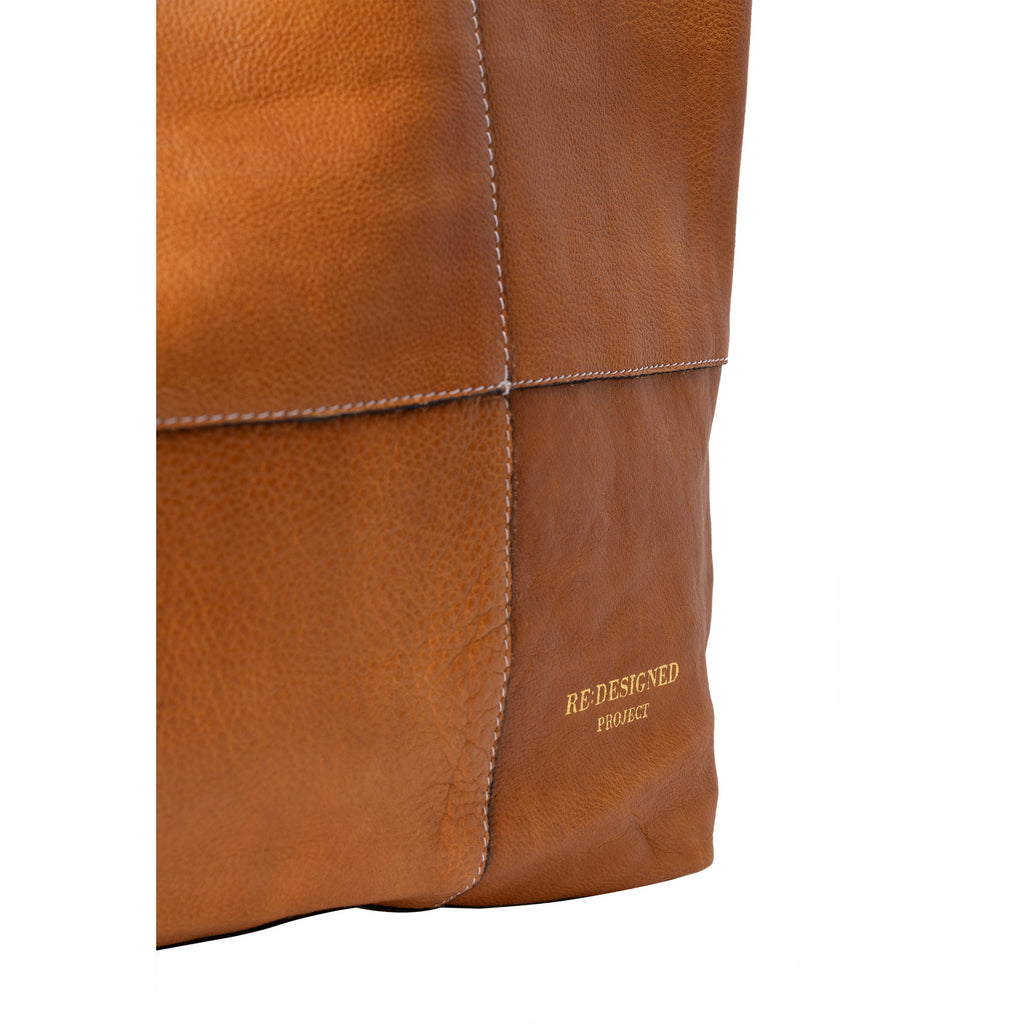 Cartera Shopper de Cuero para Proyectos Project 19 de Re:Designed (P019) en color Burned Tan – detalle