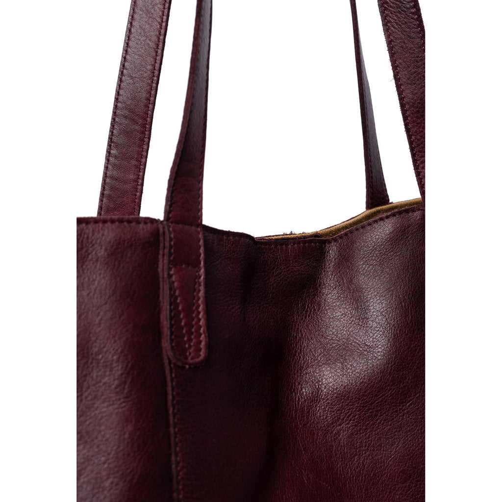 Cartera Shopper de Cuero para Proyectos Project 19 de Re:Designed (P019) en color Dark Cherry – detalle