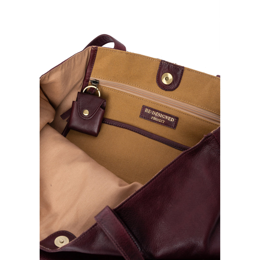 Cartera Shopper de Cuero para Proyectos Project 19 de Re:Designed (P019) en color Dark Cherry – detalle interior