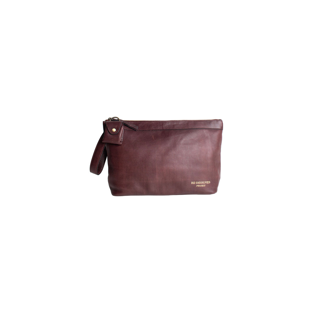 Estuche de Cuero Tipo Clutch para Proyectos (Mediano) Project 3 de Re:Designed (P003) en color Dark Cherry – vista frontal