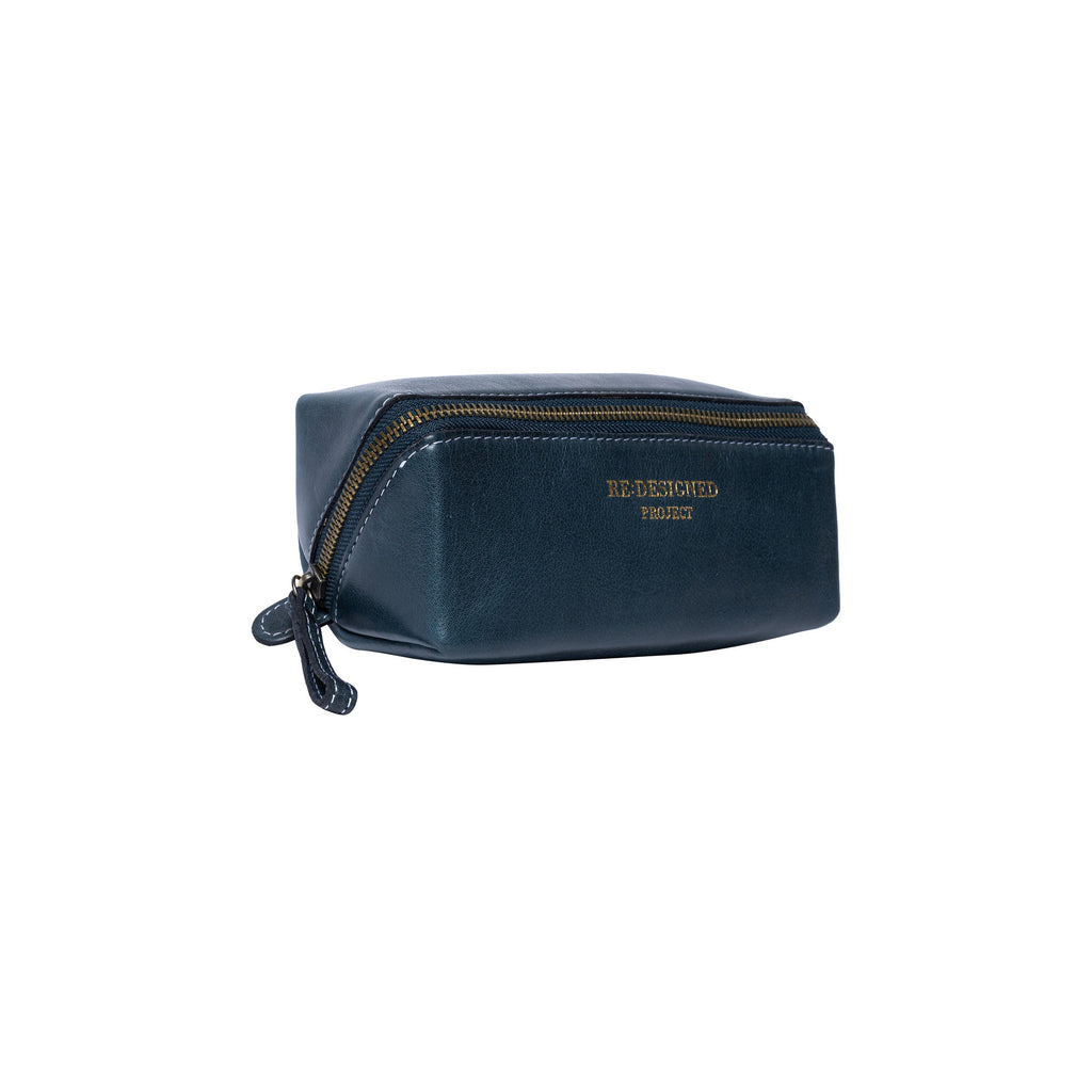 Bolso de Mano de Cuero para Proyectos Project 36 de Re:Designed (P036) en color Sapphire Blue – vista lateral