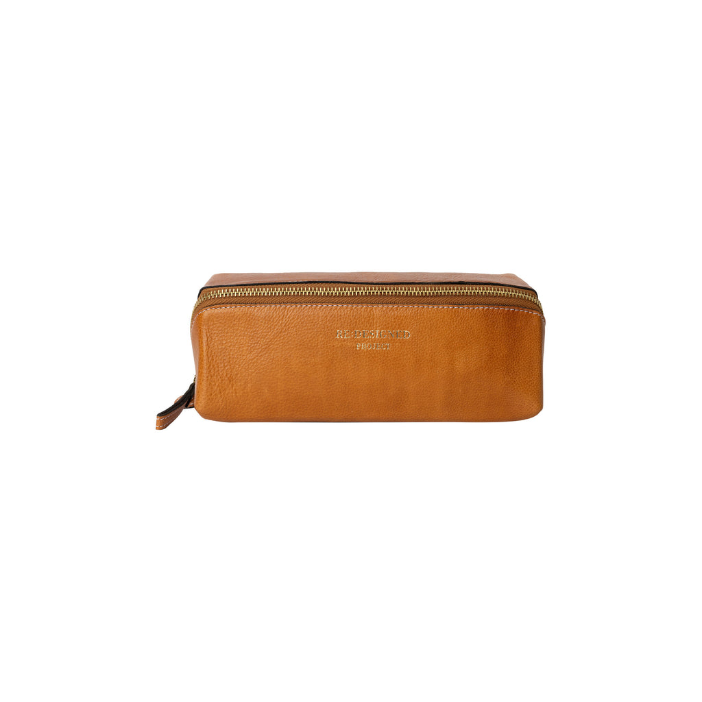 Estuche de Cuero para Proyectos Project 41 de Re:Designed (P041) en color Burned Tan – vista frontal
