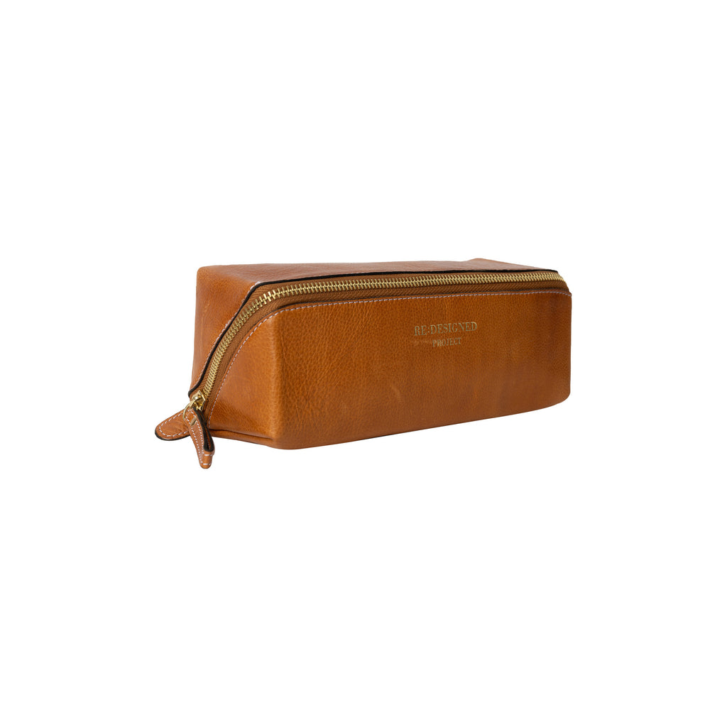 Estuche de Cuero para Proyectos Project 41 de Re:Designed (P041) en color Burned Tan – vista lateral