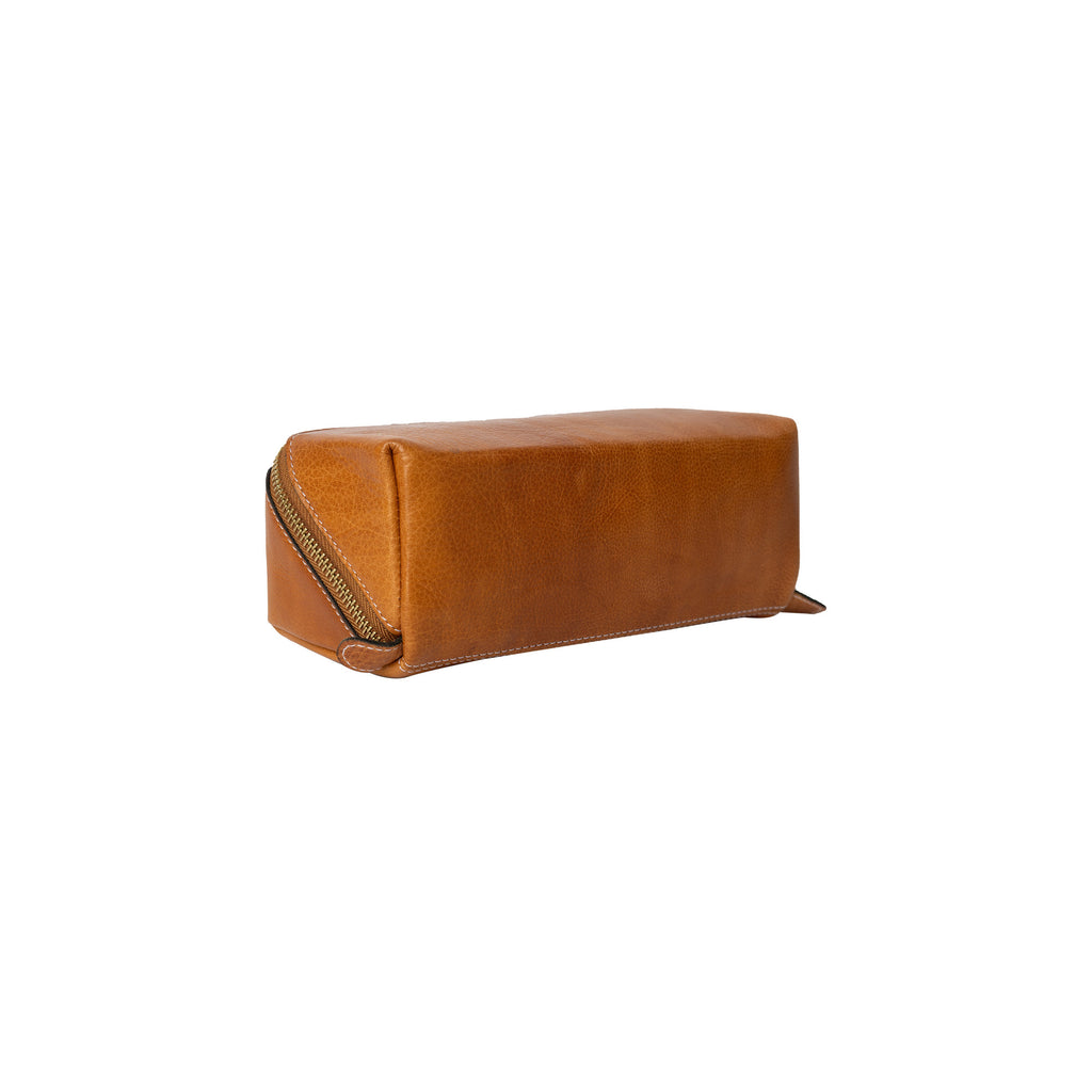 Estuche de Cuero para Proyectos Project 41 de Re:Designed (P041) en color Burned Tan – vista posterior