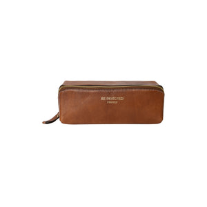 Estuche de Cuero para Proyectos Project 41 de Re:Designed (P041) en color Walnut – vista frontal
