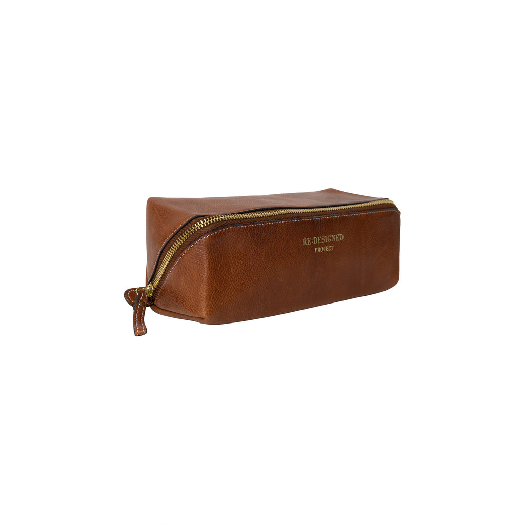 Estuche de Cuero para Proyectos Project 41 de Re:Designed (P041) en color Walnut – vista lateral