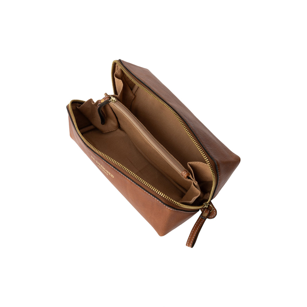 Estuche de Cuero para Proyectos Project 41 de Re:Designed (P041) en color Walnut – abierto