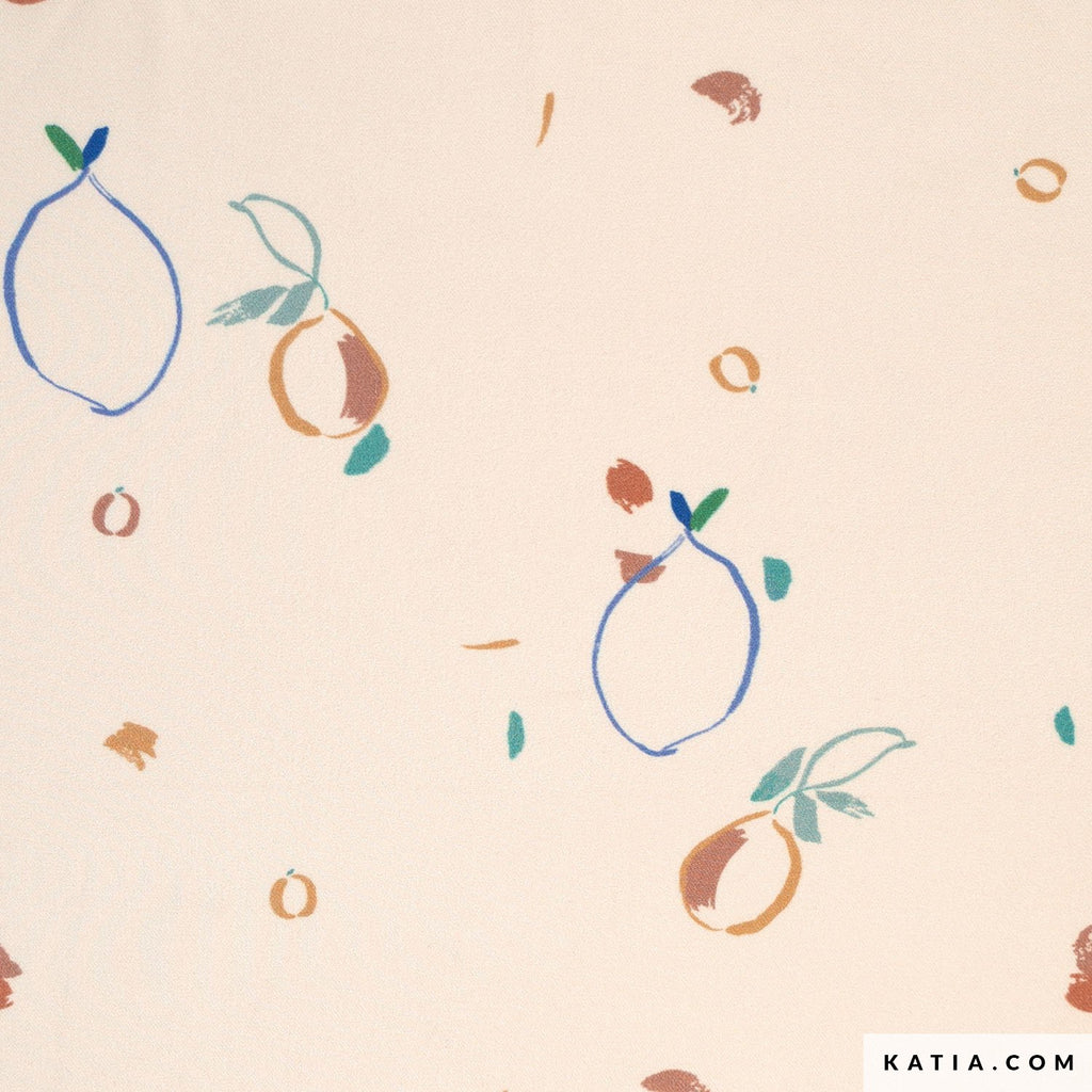 Tela de viscosa ecológica Ecovero de Katia Fabrics con un original estampado abstracto de frutas sobre fondo color arena, ideal para coser vestidos y blusas con caída.