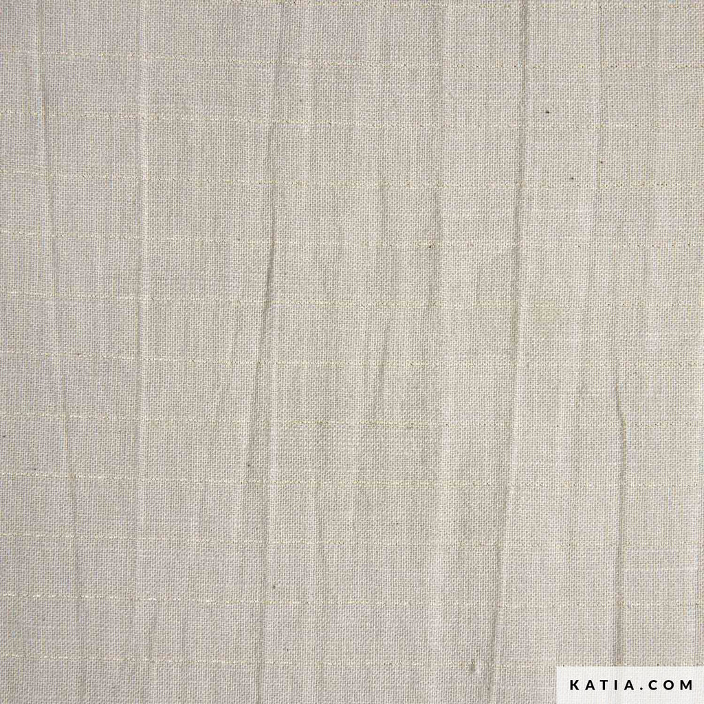 Tela de algodón rústico de Katia Fabrics en color lino beige con sutil efecto arrugado y finas líneas horizontales doradas, ideal para ropa de verano.