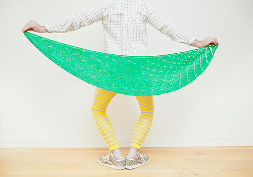 Patrón Chal " Dotted Rays " <br> West Knits